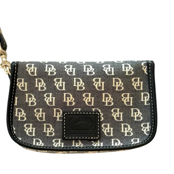 Dooney & Bourke Fabric Wristlet. - Picture 8 of 11